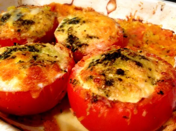 Cheese-Baked Egg-Stuffed Tomatoes